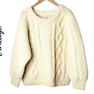 Vintage sweater with white round neck